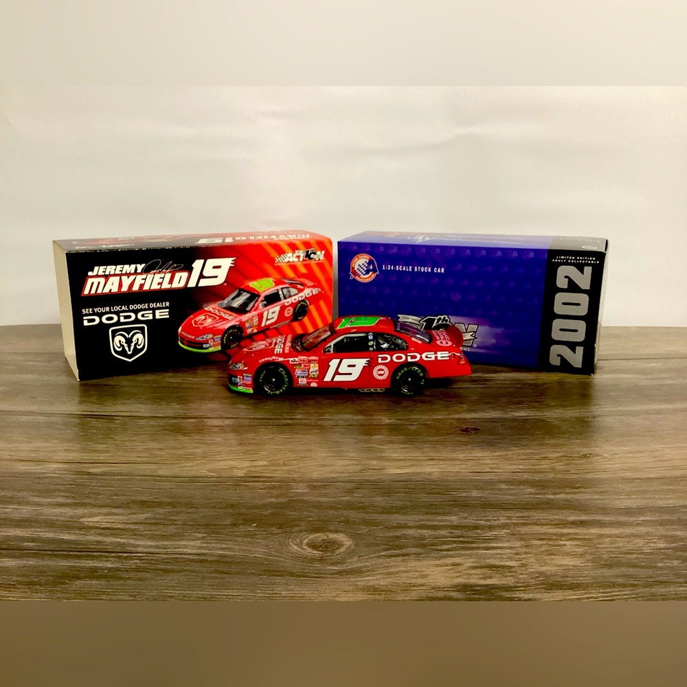 Jeremy Mayfield 2002 Action 1/24 Sale #19 Dodge Dealers NASCAR Dodge Intrepid